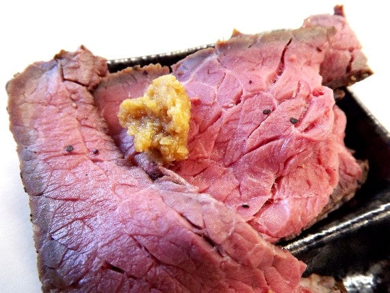 北海道産ローストビーフたっぷりブロック500ｇ※「脂身を求めず」赤肉の旨みを追求！仕上げに「炙り焼き」しました！