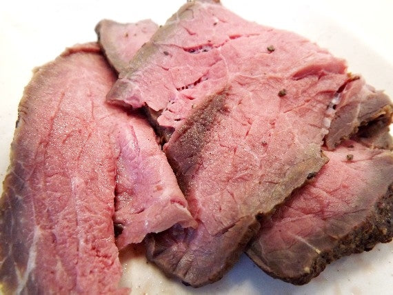 北海道産ローストビーフたっぷりブロック500ｇ※「脂身を求めず」赤肉の旨みを追求！仕上げに「炙り焼き」しました！