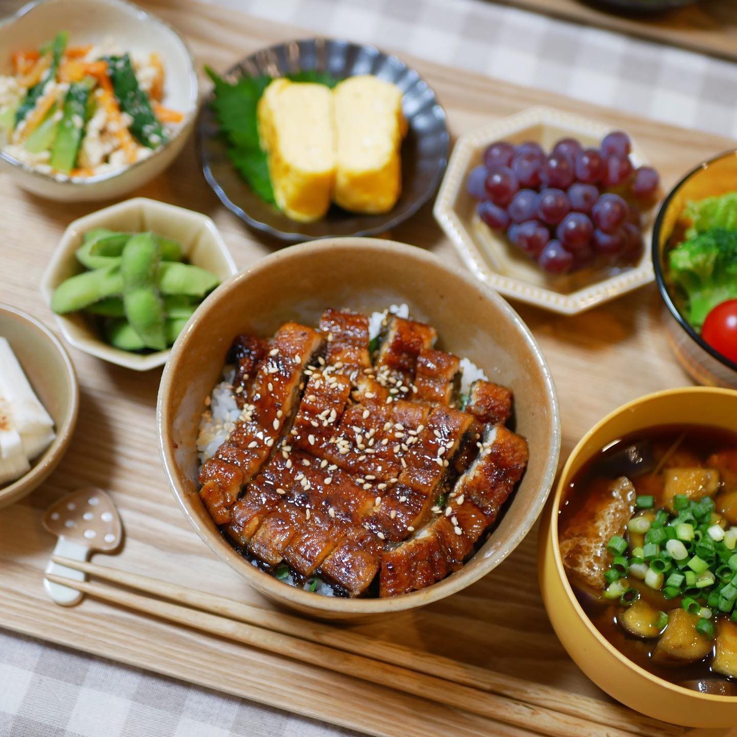 鹿児島県産うなぎ蒲焼　特大４尾（送料込み）