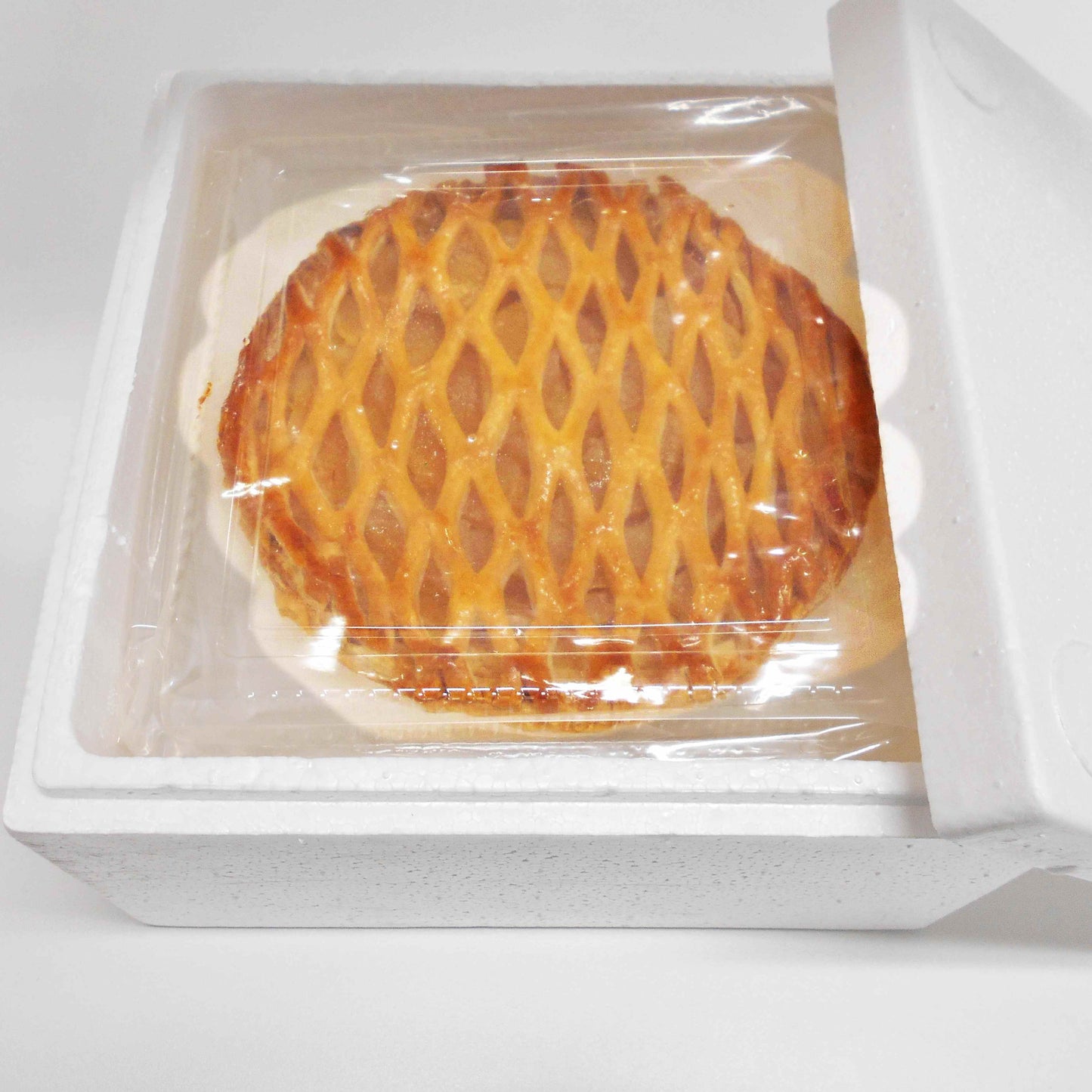 送料無料　アップルパイ（直径１６㎝）とベイクドチーズケーキ（直径１６㎝）の詰合せ【タカハシ菓子工房】