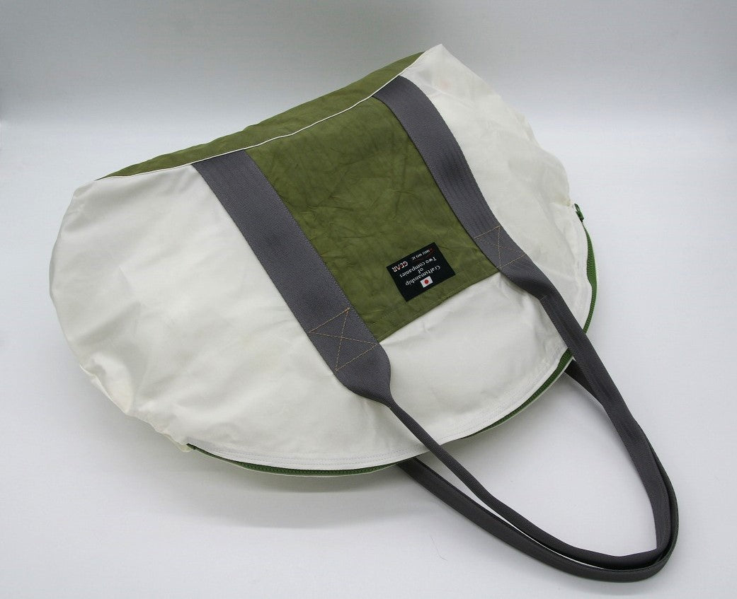 タフバッグ ① 収納口７０ｃｍ 高さ 約４０ｃｍ×幅 約６０ｃｍ×マチ１５ｃｍ 持手長さ６０ｃｍ 重さ３５０ｇ