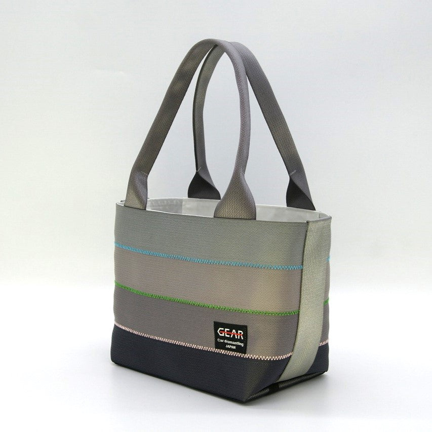 ランチバッグ 収納口２５ｃｍ 高さ 約２０ｃｍ×幅２０ｃｍ×マチ１５ｃｍ 持手長さ４0ｃｍ 重さ４００ｇ