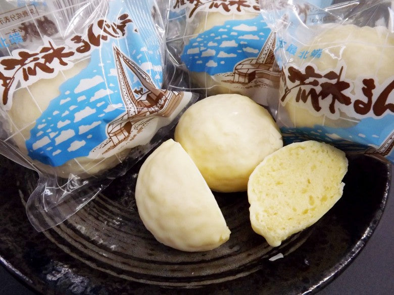 日本最北の銘菓【流氷まんじゅう】10個【リクエストにお応えし再販売】北海道のTVで引っ張りだこ！観光客にリピート大人気！【濃厚なホワイトチョコケーキです】