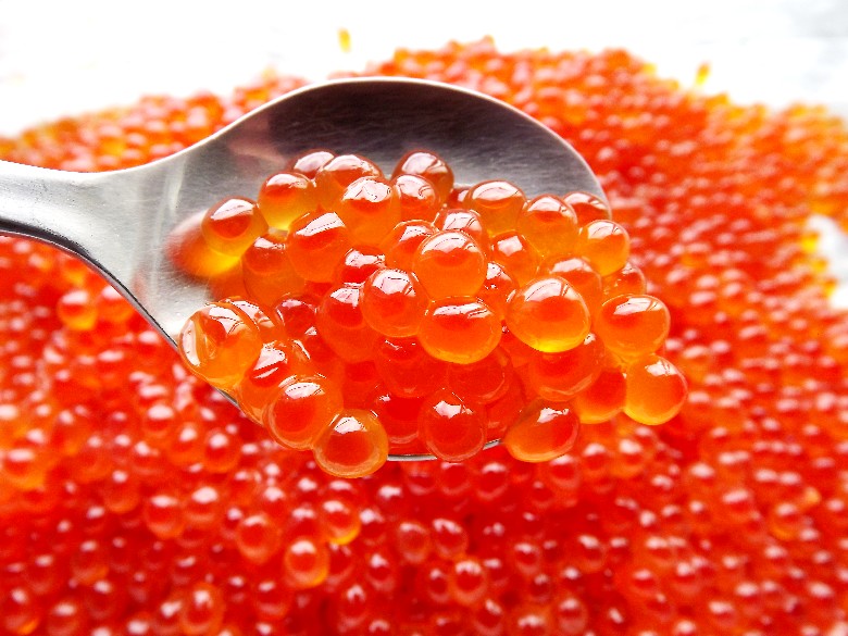 【稀少商品】秋鮭の産地で作った「塩いくら」200ｇ★昔ながらの製法！うす塩で！★