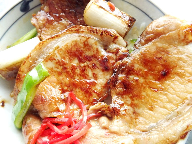 【送料無料】北海道産３種のお肉ブランドお肉セット「豚丼もち豚スライス」「黒牛ハンバーグ」「知床どりもも肉」※利便性を考慮した個包装パック！