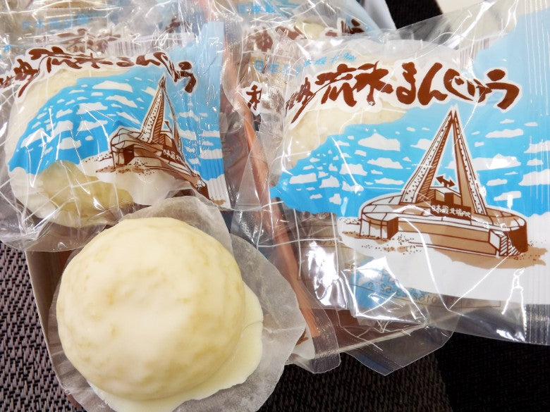 日本最北の銘菓【流氷まんじゅう】10個★観光客にリピート大人気！★昨日の北海道のTV紹介で大反響！【濃厚なホワイトチョコケーキです】
