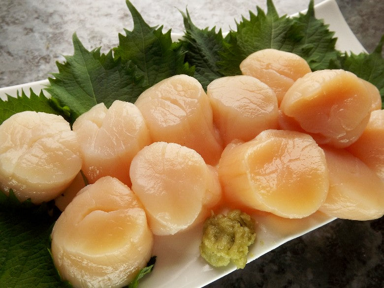 刺身ほたて新物良品「稀少な赤玉」【送料無料】二人暮らし世帯に適量！200ｇ×３パック※おすそ分けに最適です！＜（厳選品約30玉）ひと玉づつ手選別しております！＞