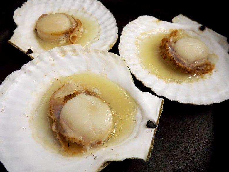 【貝付ほたて6枚】ご家庭の魚焼きグリルでも焼ける下処理済み※ほたて６枚※【リクエストにより新商品！】バター醤油焼きがおすすめです！※BBQの際はそのまま網にのせて！※