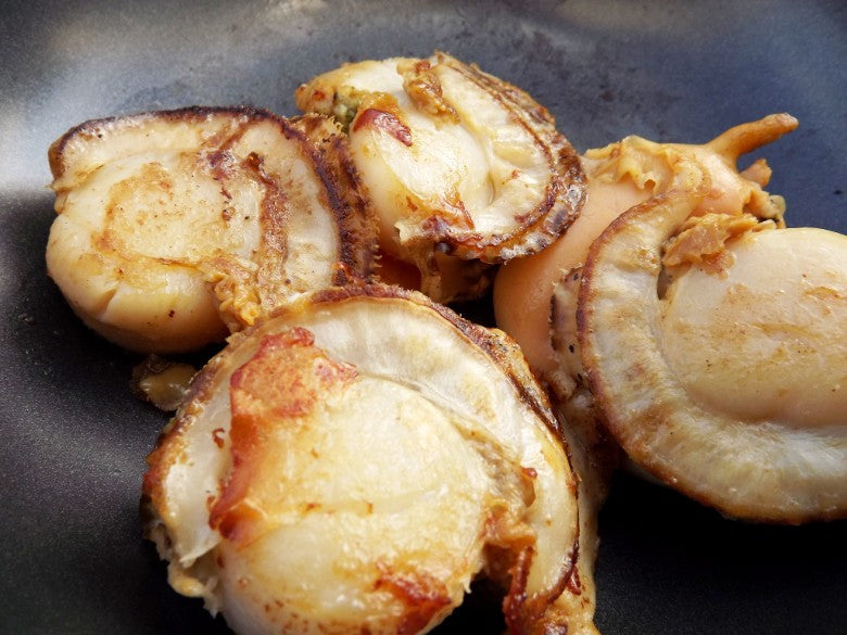 【貝付ほたて6枚】ご家庭の魚焼きグリルでも焼ける下処理済み※ほたて６枚※【リクエストにより新商品！】バター醤油焼きがおすすめです！※BBQの際はそのまま網にのせて！※