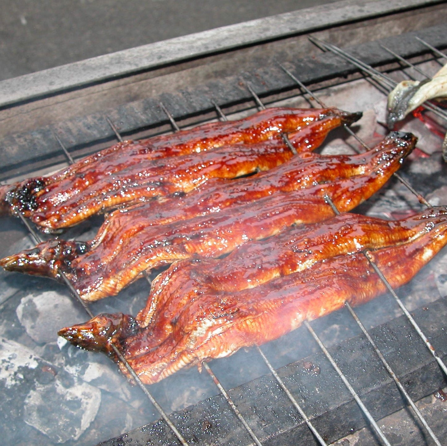 ◆愛知一色産◆炭焼うなぎ蒲焼き3尾セット (3～5人前)簡単♪ひつまぶしレシピ付き♪【送料無料】
