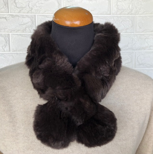 レッキスラビットファーぼんぼり付きマフラー