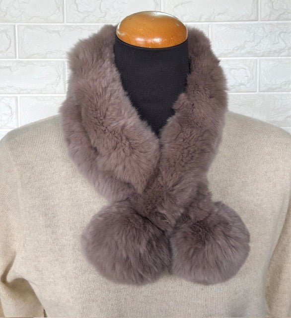 レッキスラビットファーぼんぼり付きマフラー