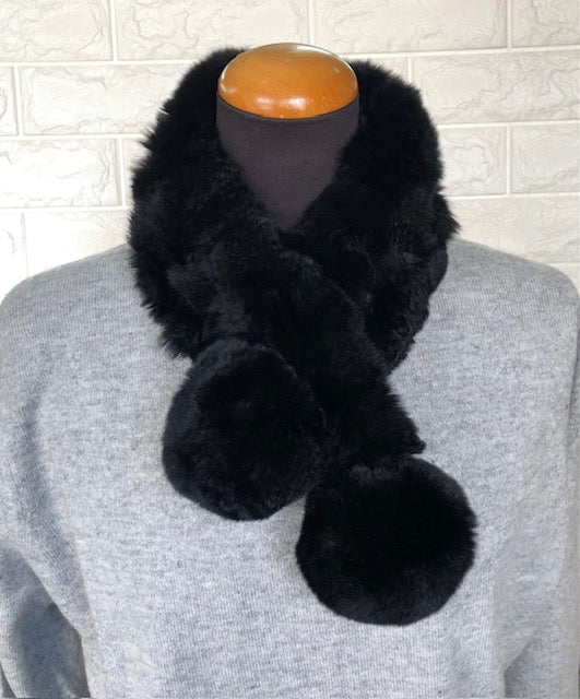 レッキスラビットファーぼんぼり付きマフラー