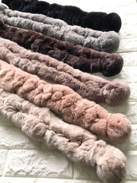 レッキスラビットファーぼんぼり付きマフラー