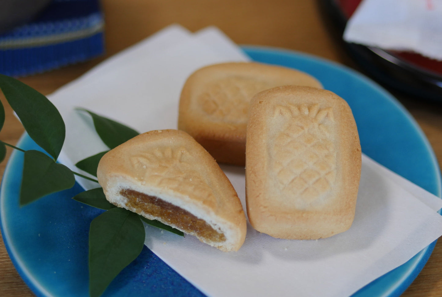 ミニカーネーション付き！銘菓 琉球酥(りゅうきゅうすー) 中箱 12個入り