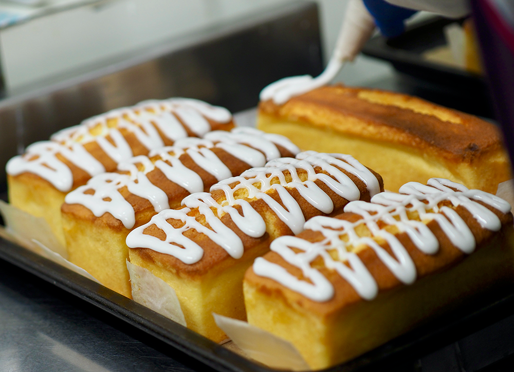 送料込　風の散歩道レモンケーキピースと珈琲・紅茶の詰め合わせ レモン ケーキ ピース5 個包装 ティーバッグ 5個 ドリップパック ２個 人気の可愛い張り箱に入れてお届け。お返しギフト　 スイーツセット 可愛い焼き菓子 焼菓子 お菓子セット 手作り 洋菓子詰合せ 贈答用お菓子 可愛い ケーキギフト 美味しいケーキ おしゃれ コーヒー ドリップ珈琲  出産 プレゼント
