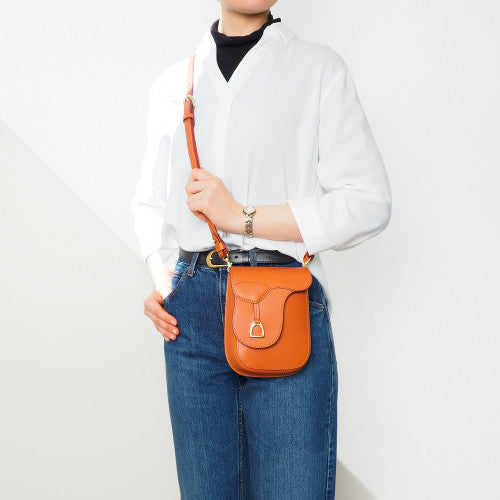 E941　鞍 ポシェット