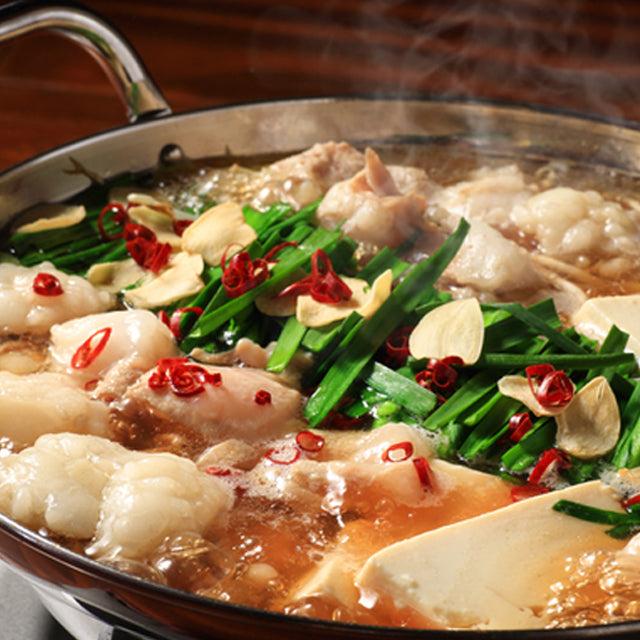 近江牛モツ鍋セット３～４人前　近江牛ホルモン・豚バラ各３００g・いちおししょうゆ鍋スープ付《冷凍便》★めざましテレビで紹介されました★