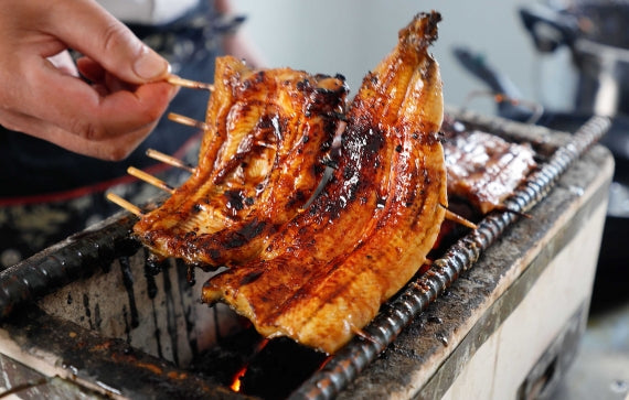 国産うなぎの蒲焼きとおにぎりのセット（2尾ｘ2個セット）