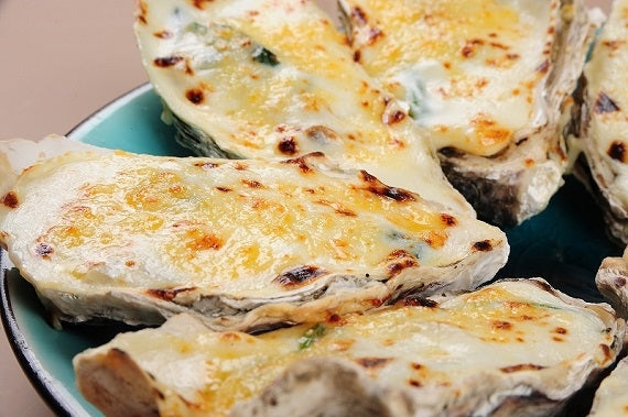 【安芸の食卓】広島県産の牡蠣と自家製ホワイトソースで包み込みました　特製　牡蠣グラタン（5個）